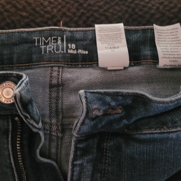 EUC DISTRESSED CAPRIS - Picture 3 of 3